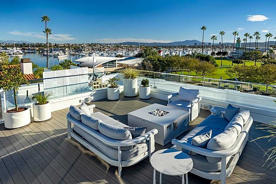Bay Shores Peninsula Hotel