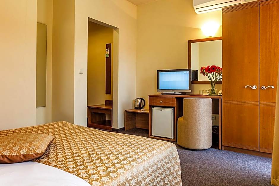 Sofia Place Hotel by HMG