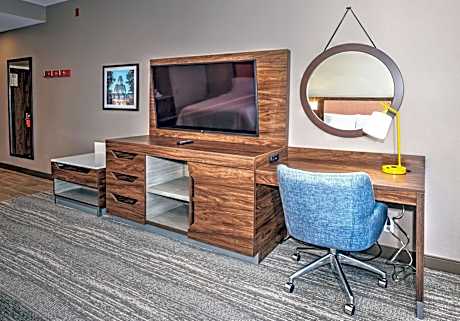 1 King Bed Study With Sofabed Nonsmoking