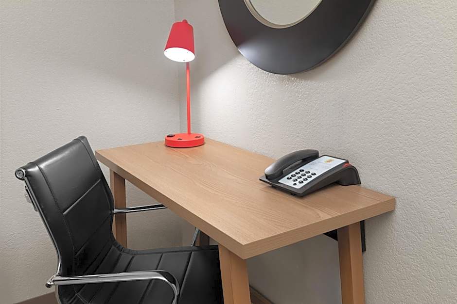 Super 8 by Wyndham San Antonio/Alamodome Area