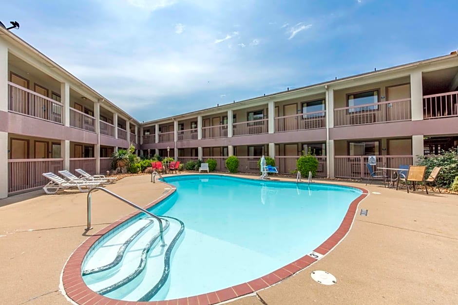 Motel 6-Little Rock, AR - Airport