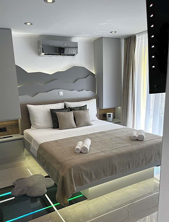 La Luna Petite Suite Deluxe Apartment with Pool & Jacuzzi, Bikes and Secured Parking