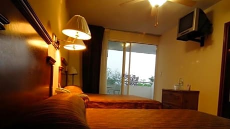 Queen Suite with Two Queen Beds