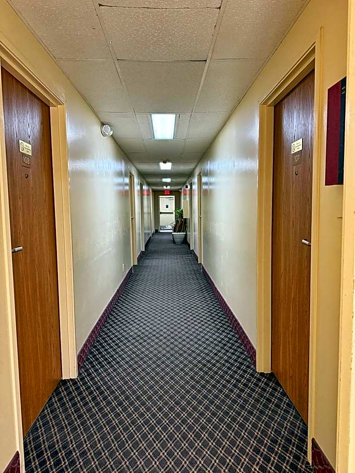 Lake Tree Inn & Suites