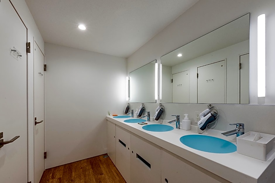 plat hostel keikyu haneda home