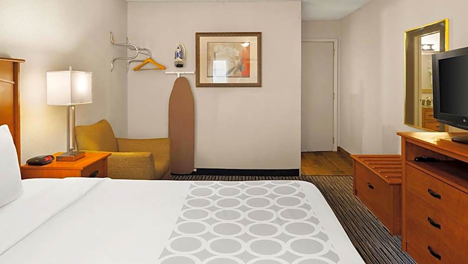 Magnuson Hotel Detroit Airport