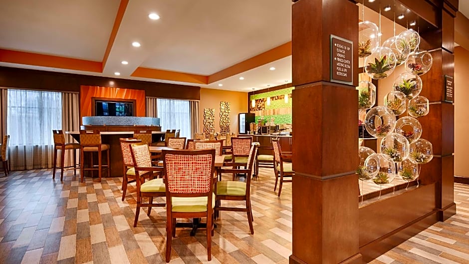 Best Western Plus Flatonia