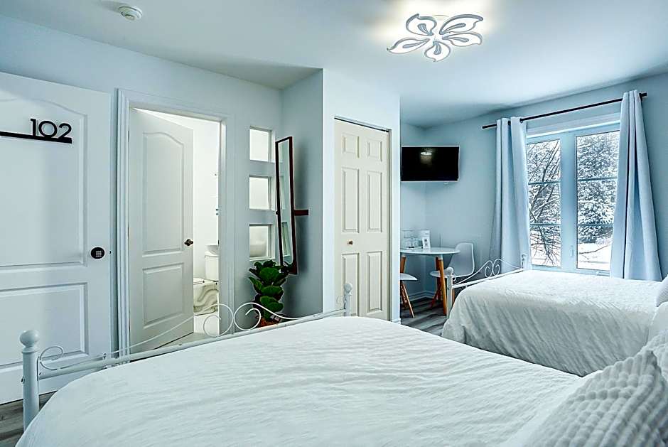 Le 900 Tremblant Inn Café and Bistro