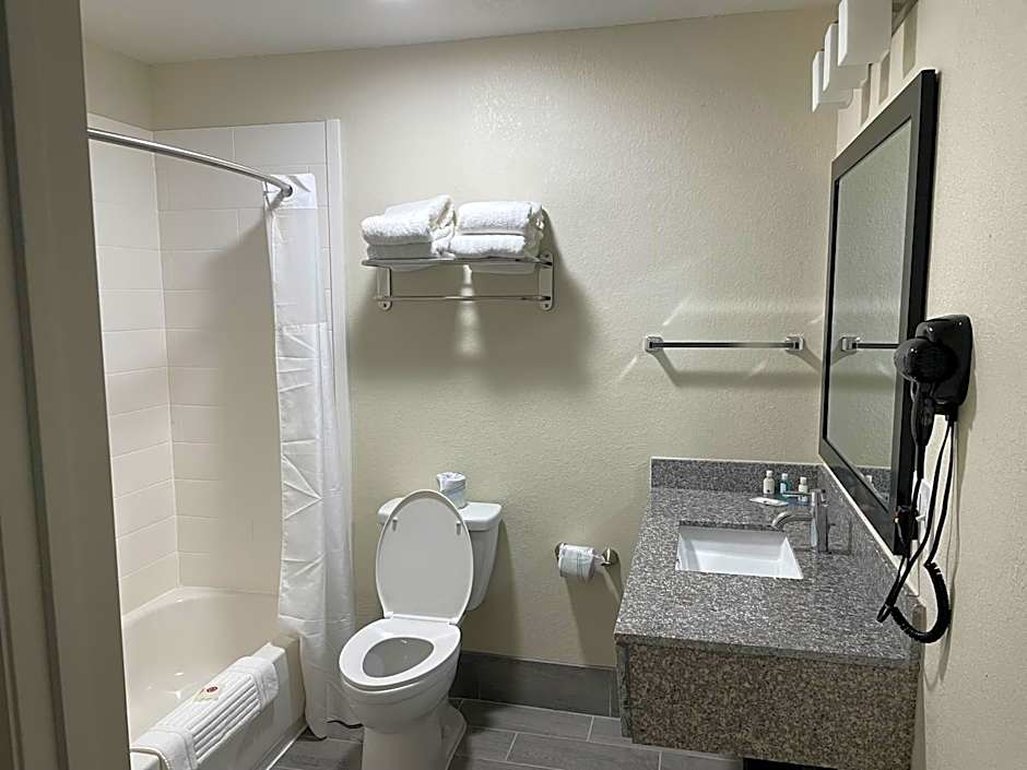 Quality Inn & Suites Spring Lake - Fayetteville near Fort Bragg