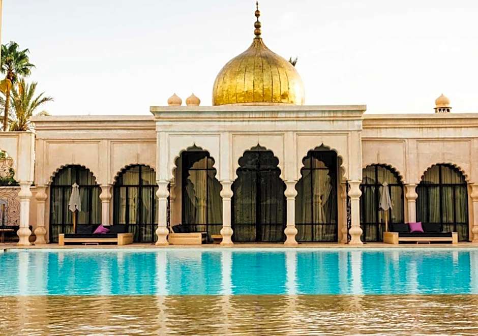 Palais Namaskar