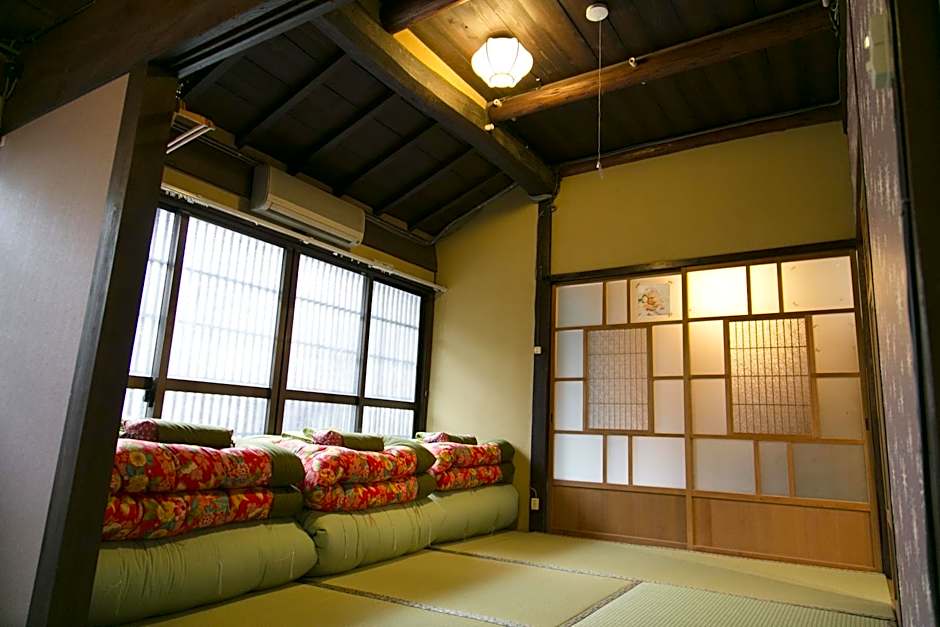 Female-Only Guesthouse Tomari-ya