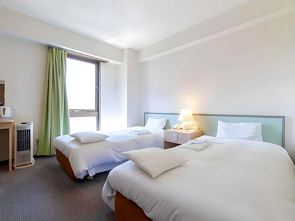 OYO Sasebo Palace Hotel