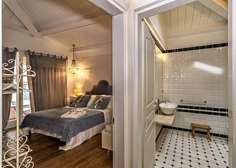 Triple Room with Private Bathroom