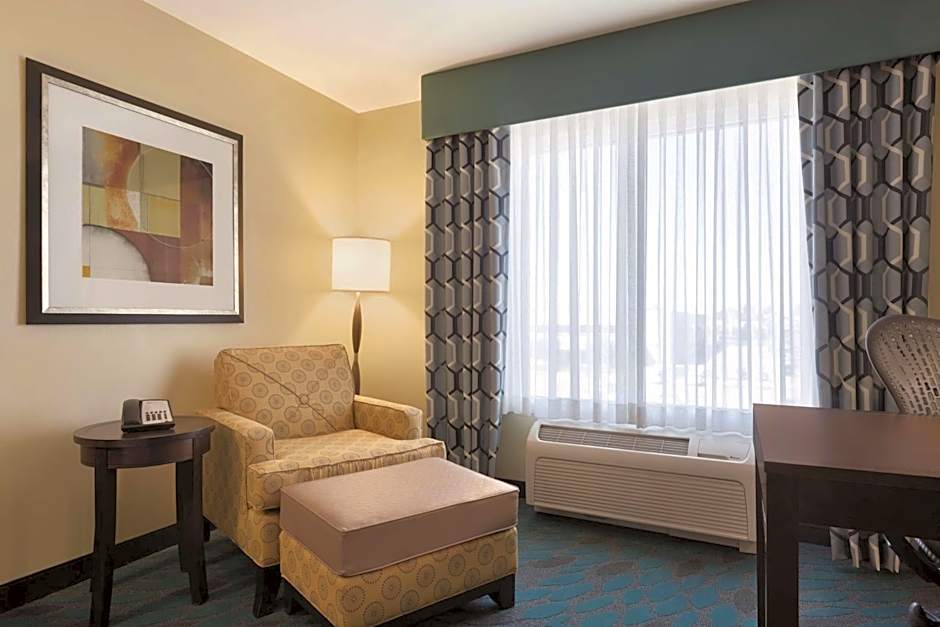 Photo 1 of 6 of 1 King Bed, Hearing/Mobility Accessible, Bathtub