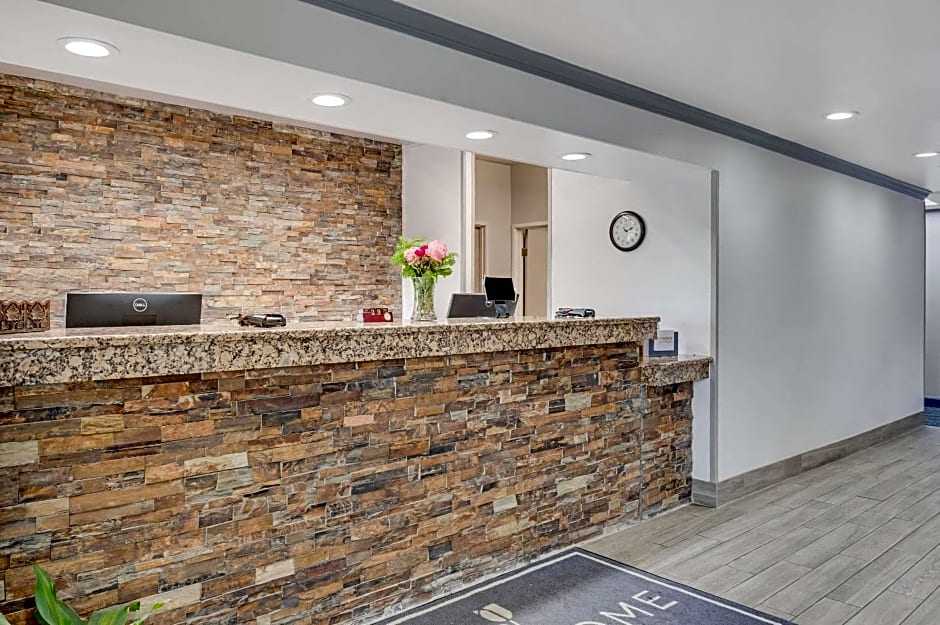 Country Inn & Suites by Radisson, Grand Rapids Airport, MI