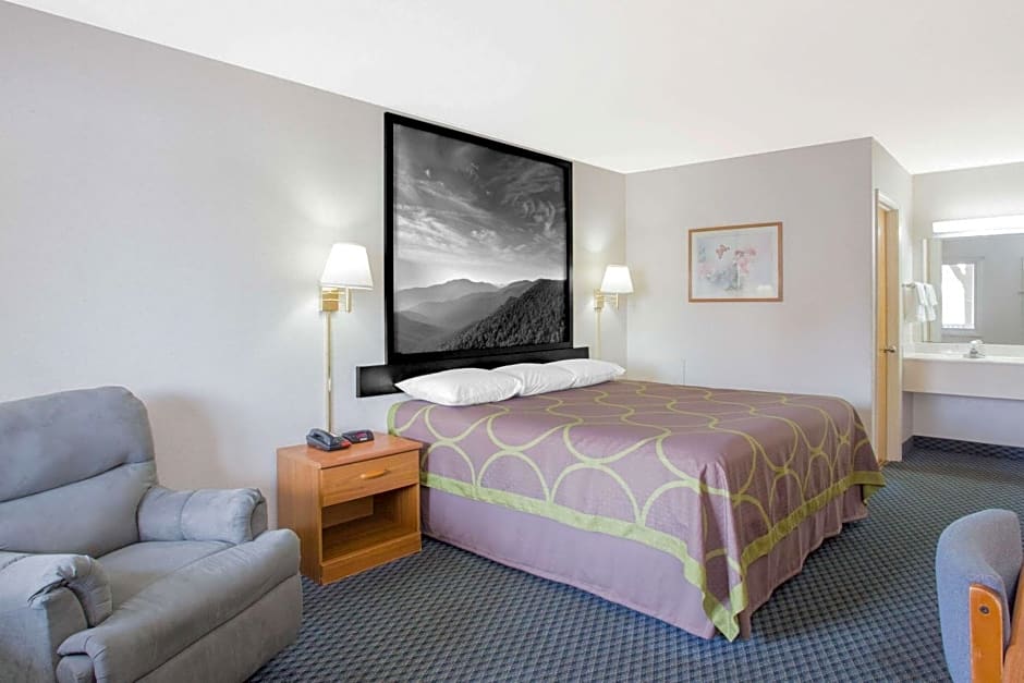 Super 8 by Wyndham Christiansburg