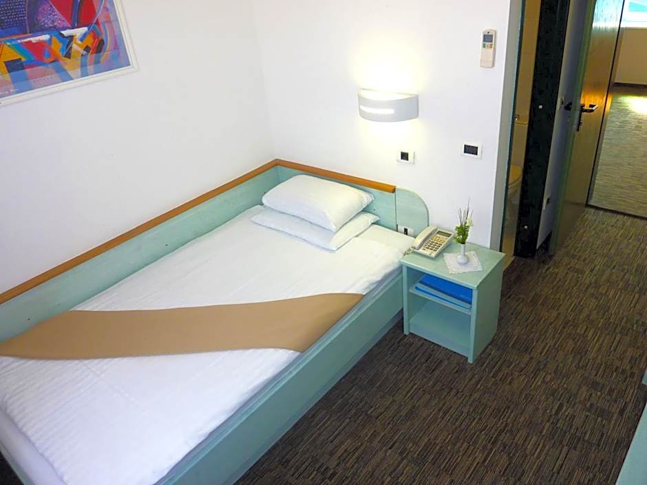 Lipa, Hotel & Bistro