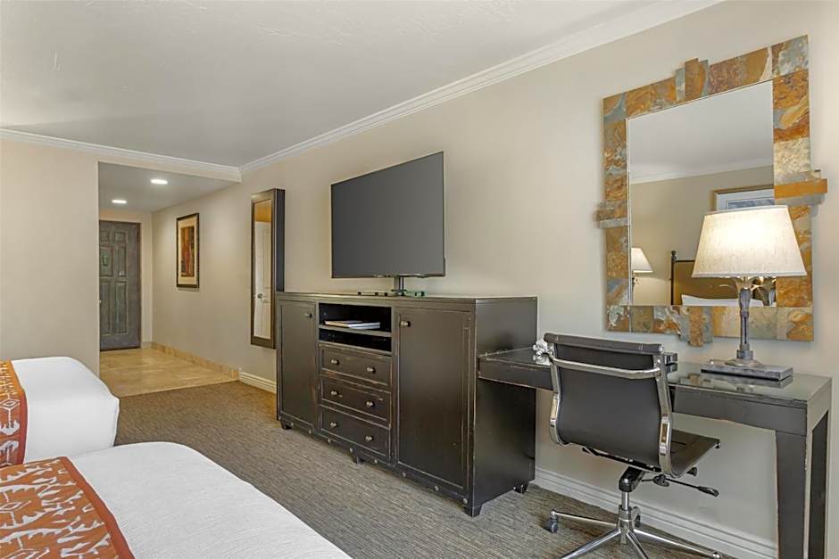 Best Western Plus Arroyo Roble Hotel & Creekside Villas