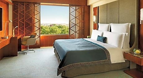 Deluxe Garden View Suite