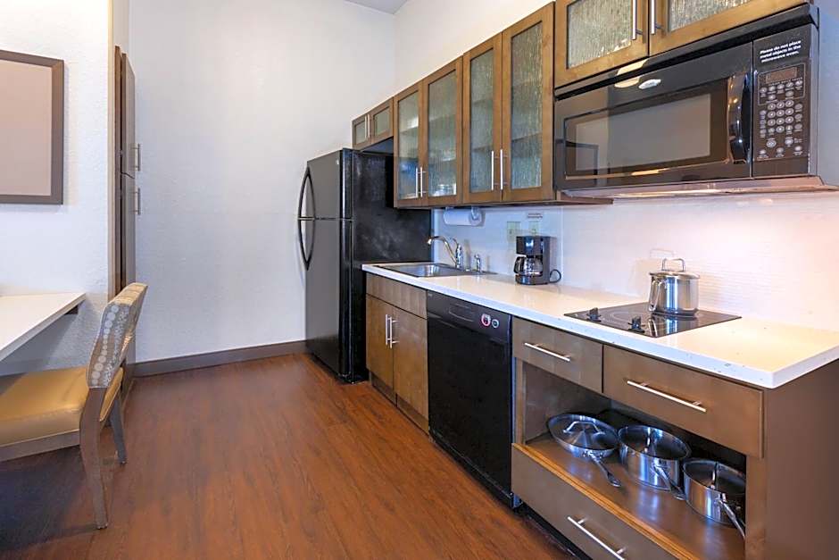 Candlewood Suites-West Springfield By IHG