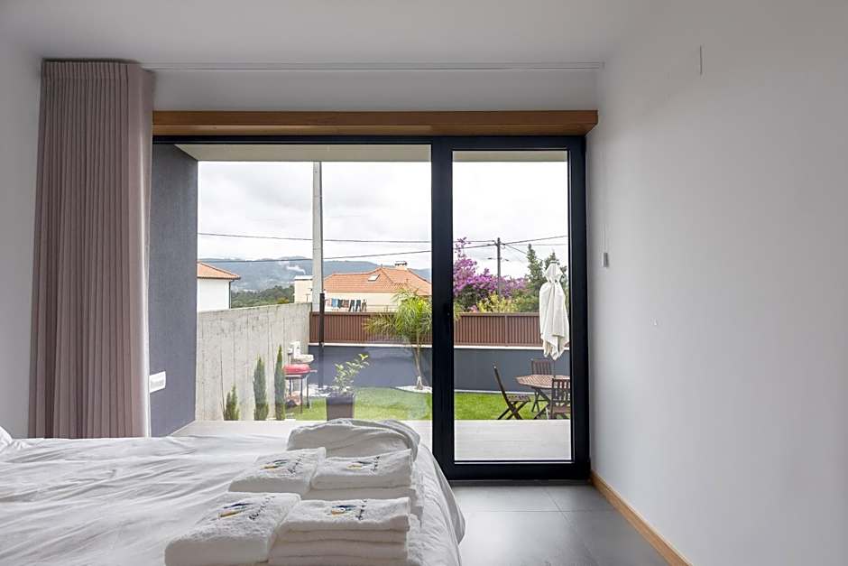 Abraços dos Avós - Casas de aldeia