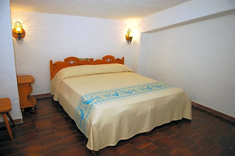 HOTEL Al FARO , SPIAGGIA LA CINTA ,SAN TEODORO