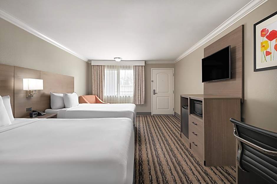 Solara Inn and Suites