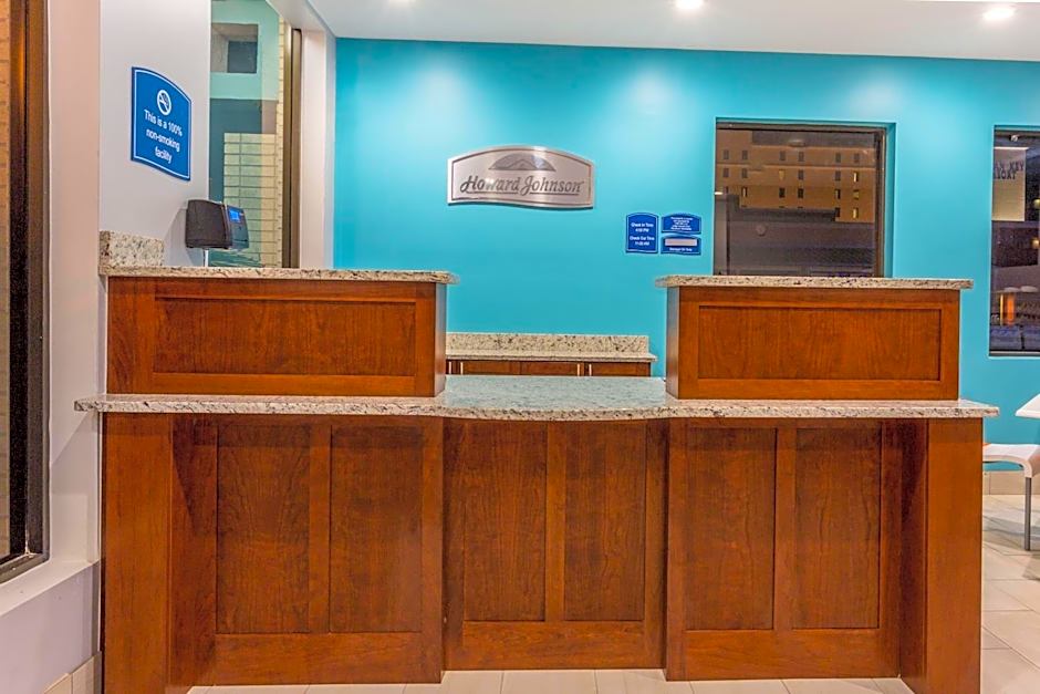 Howard Johnson by Wyndham Virginia Beach At The Beach