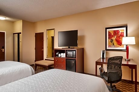 2 Queen Beds Suite, Hearing/Mobility Accessible, Bathtub