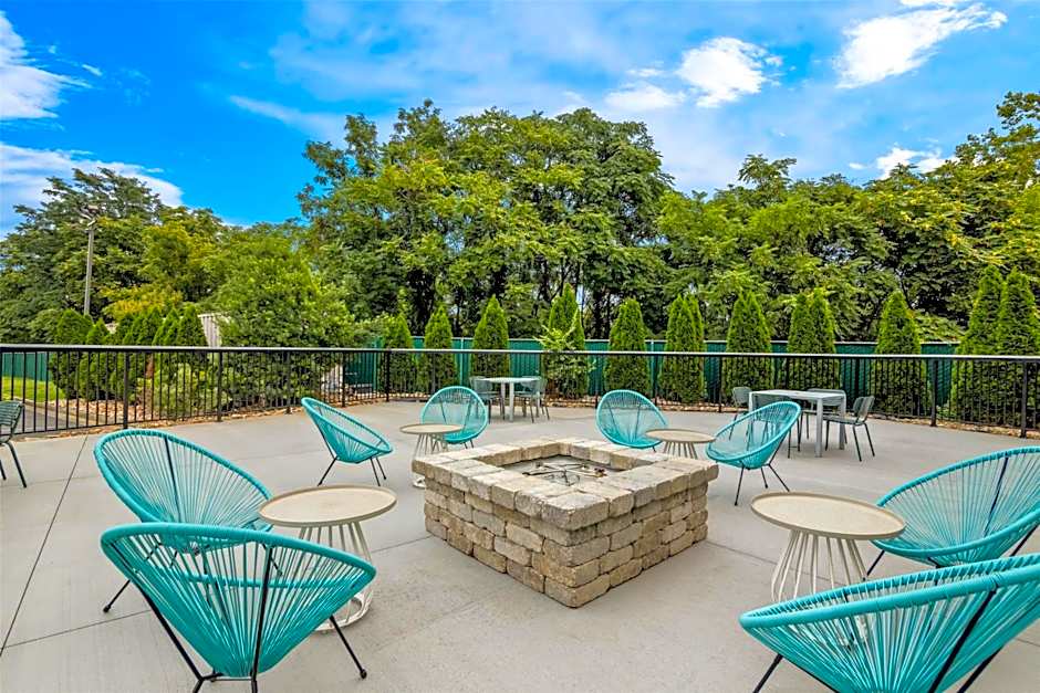 Spark by Hilton Roanoke Civic Center