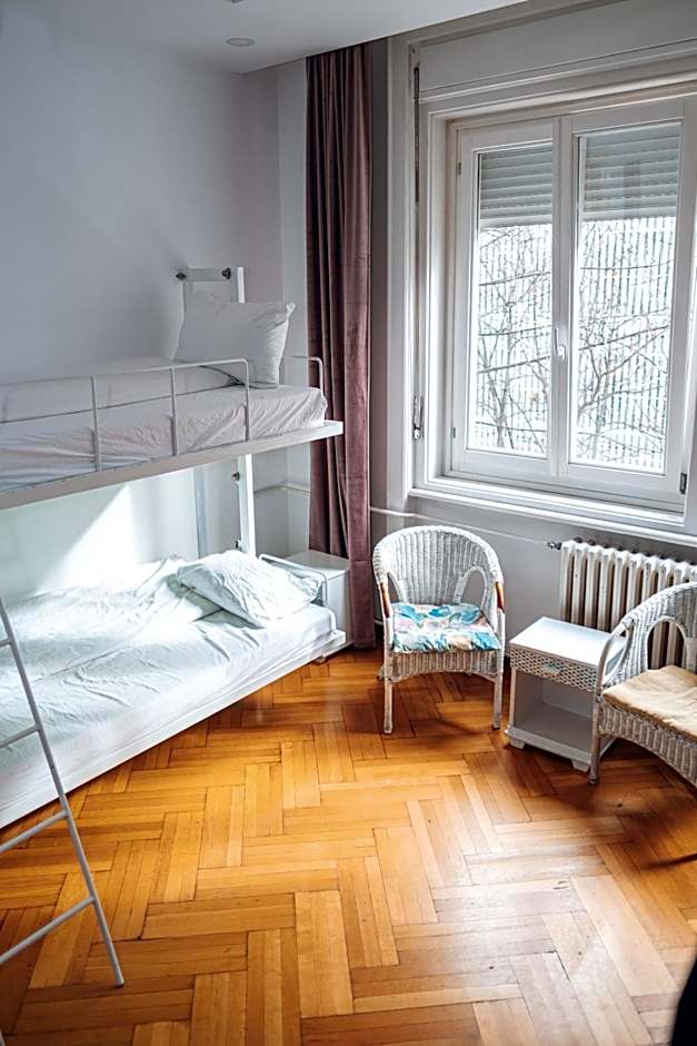 Central 4 Bedroom 154m2 Apartment with terrace