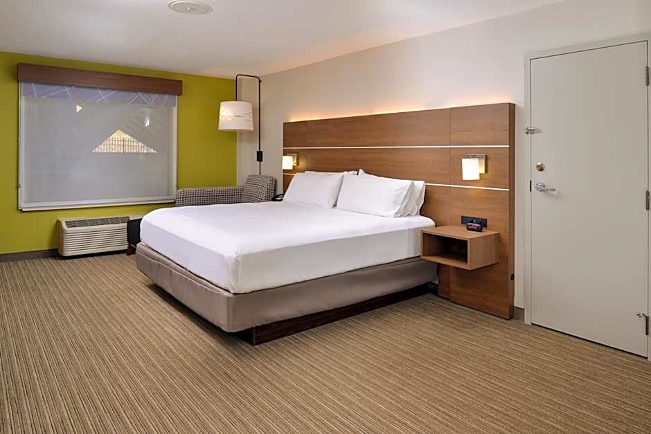 Photo 1 of 7 of 1 King Bed Suite