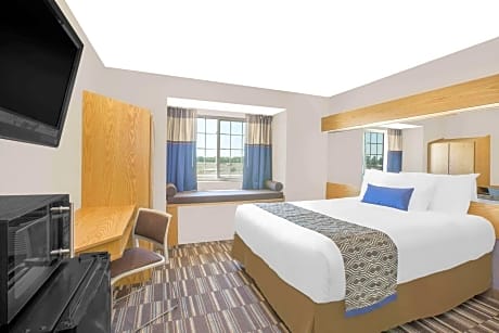 1 Queen Bed, Mobility Accessible Studio Suite, Non-Smoking