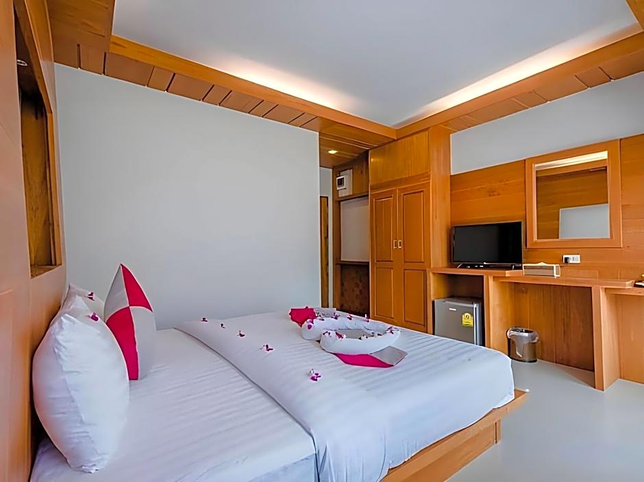 Lanta Ray Bay Hotel