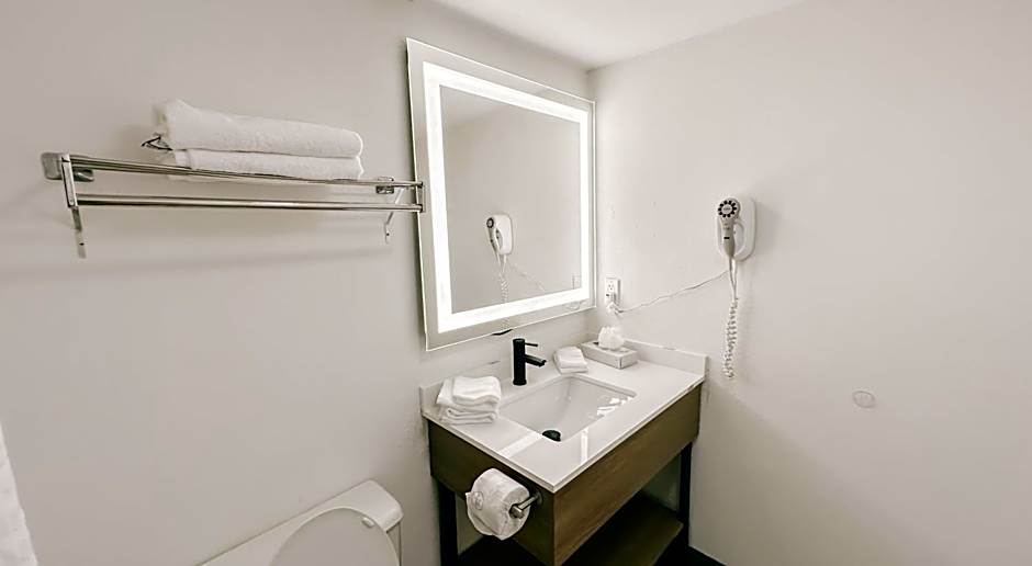 Hawthorn Suites by Wyndham Tinton Falls