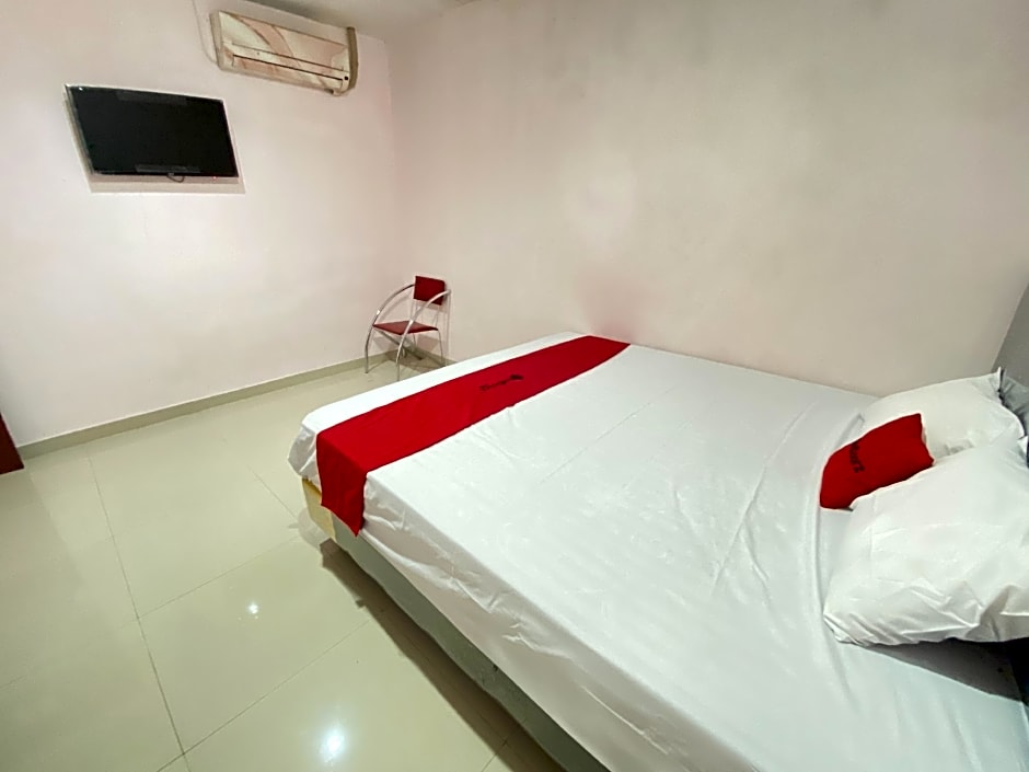 RedDoorz @ Homestay Madu Makassar