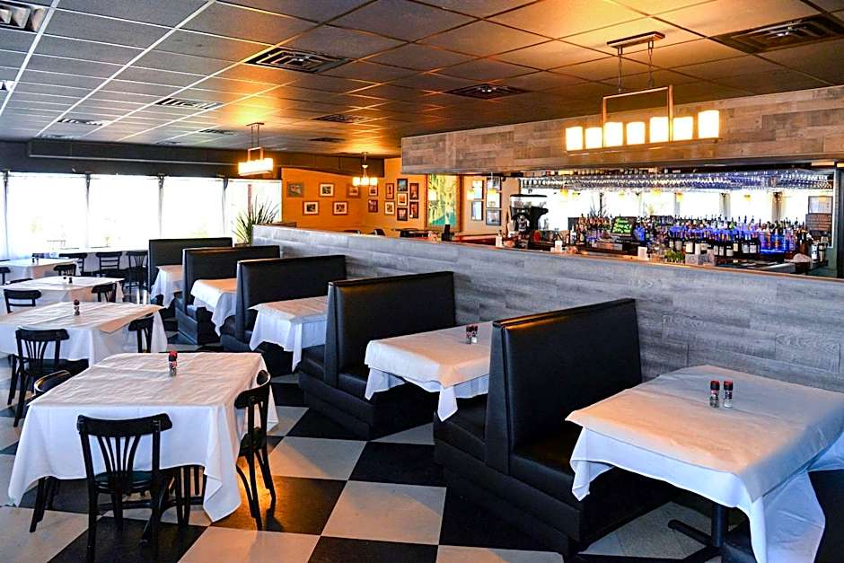 Quality Inn & Suites Gulf Breeze Bayside near Pensacola Beach