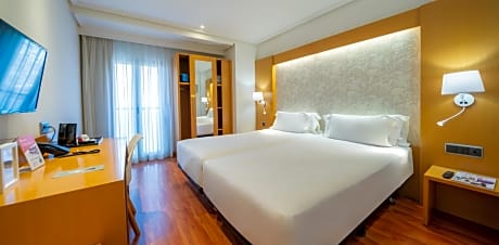 Double Room (1 Adult + 1 Child)