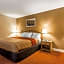Econo Lodge Inn & Suites