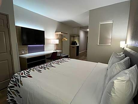 Deluxe King Room Disability Access Smoke Free