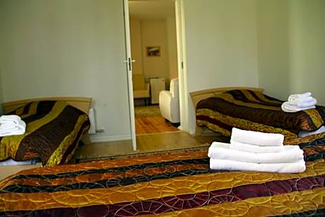 Family Room (5 Adults)