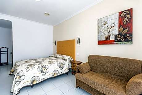 Double or Twin Room with Sea View