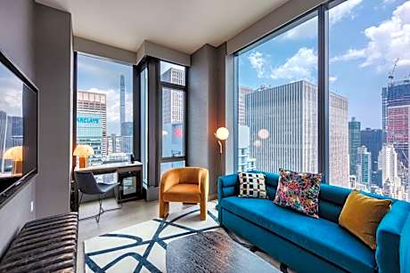Corner King Suite with Skyline View