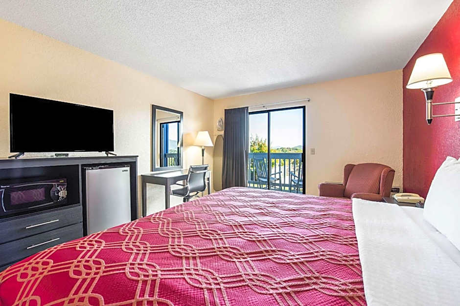 Econo Lodge Waynesville