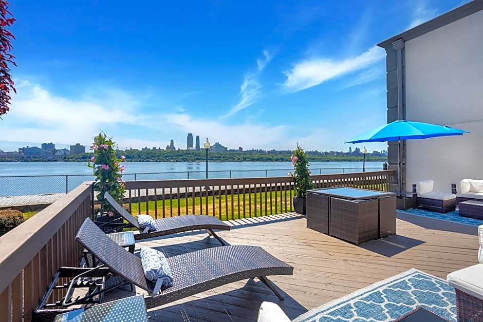 Comfort Inn Edgewater on Hudson River