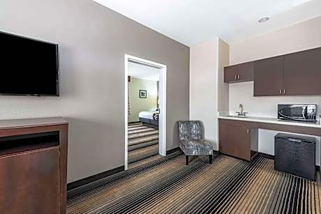 1 King Bed, Deluxe Family Suite, Non-Smoking