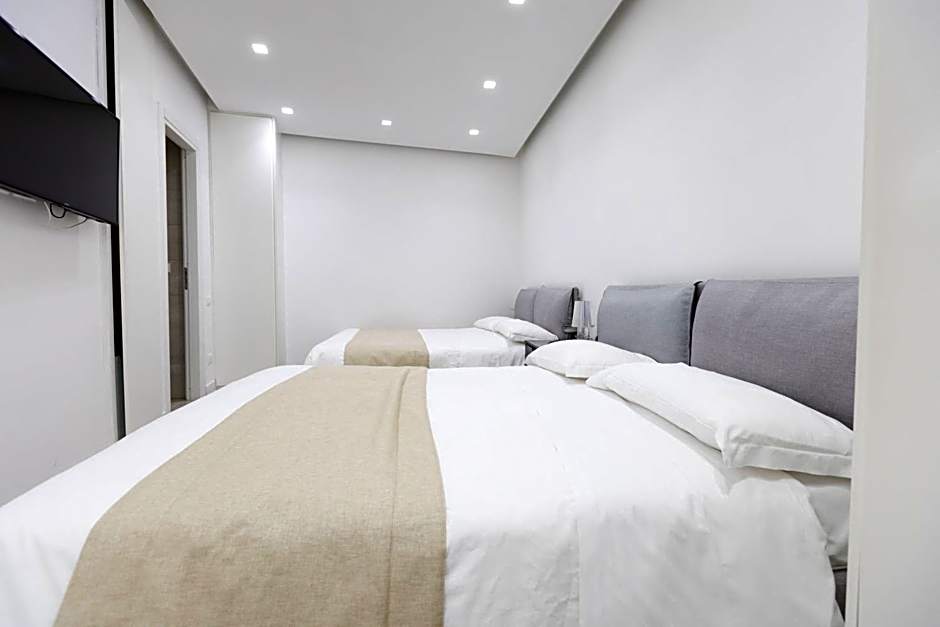 White 1903 - Rooftop Pool & Luxury Rooms