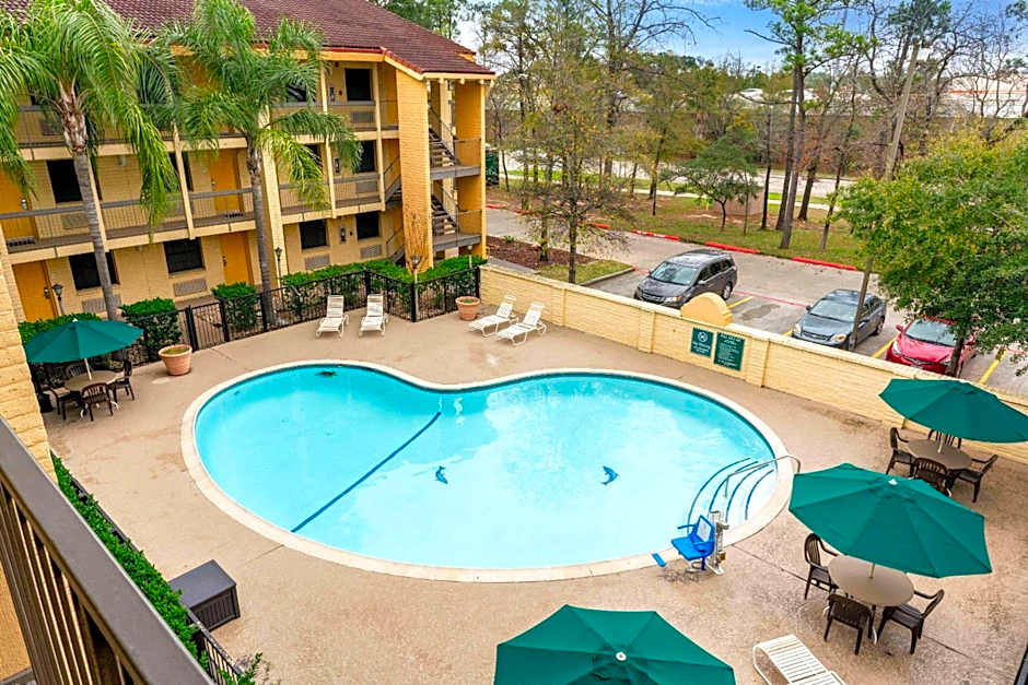 Super 8 by Wyndham The Woodlands North