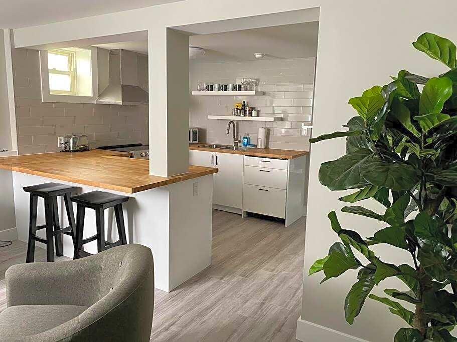 Hidden Getaway, BSMT with Back Yard