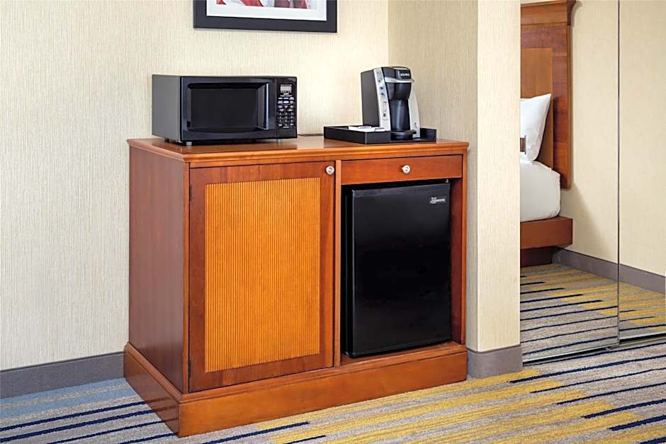 Photo 1 of 5 of 1 King Bed, Hearing/Mobility Accessible, Bathtub